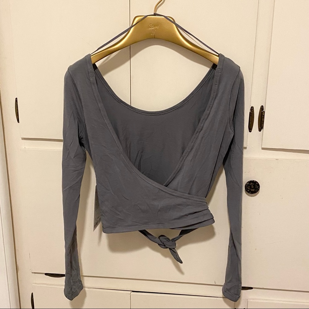 Lululemon Gray Tie Long Sleeve - Size 4 - NWT